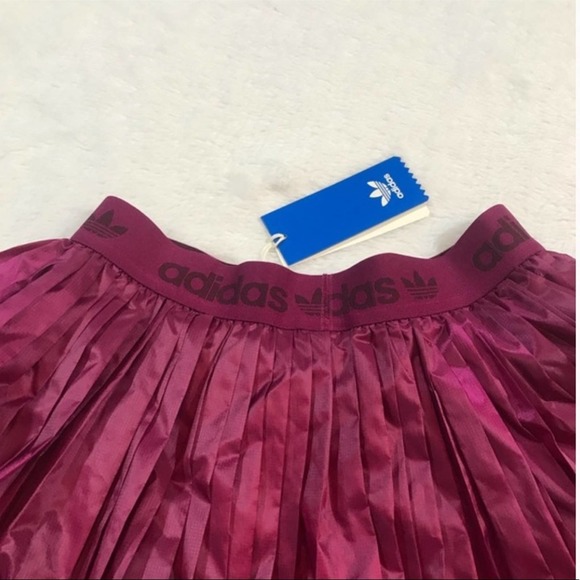 0229 NEW adidas Pleated Burgundy Midi Skirt - Picture 7 of 10
